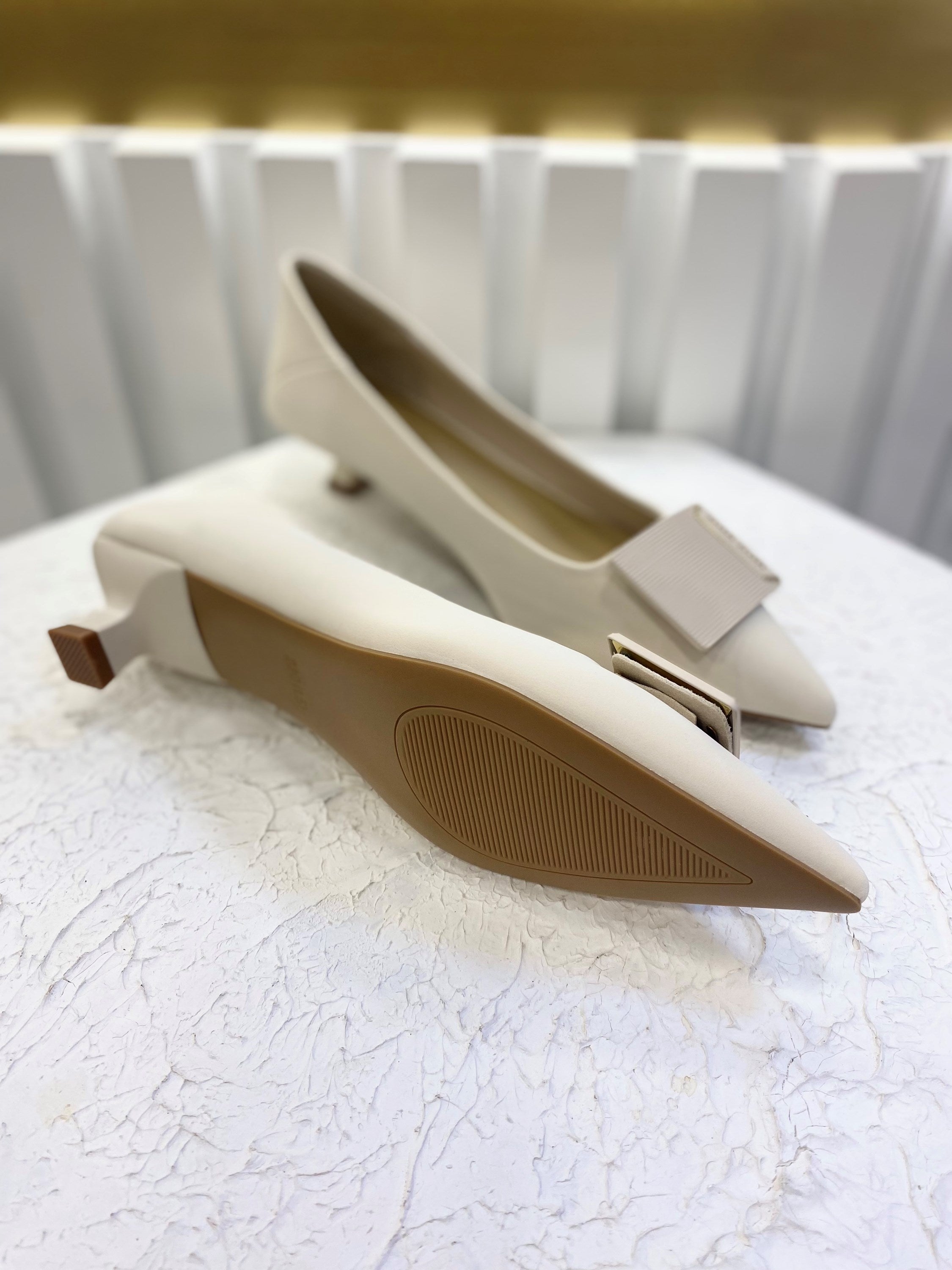 Guja Açık Bej Kısa Topuklu İthal Deri Kadın Ayakkabı