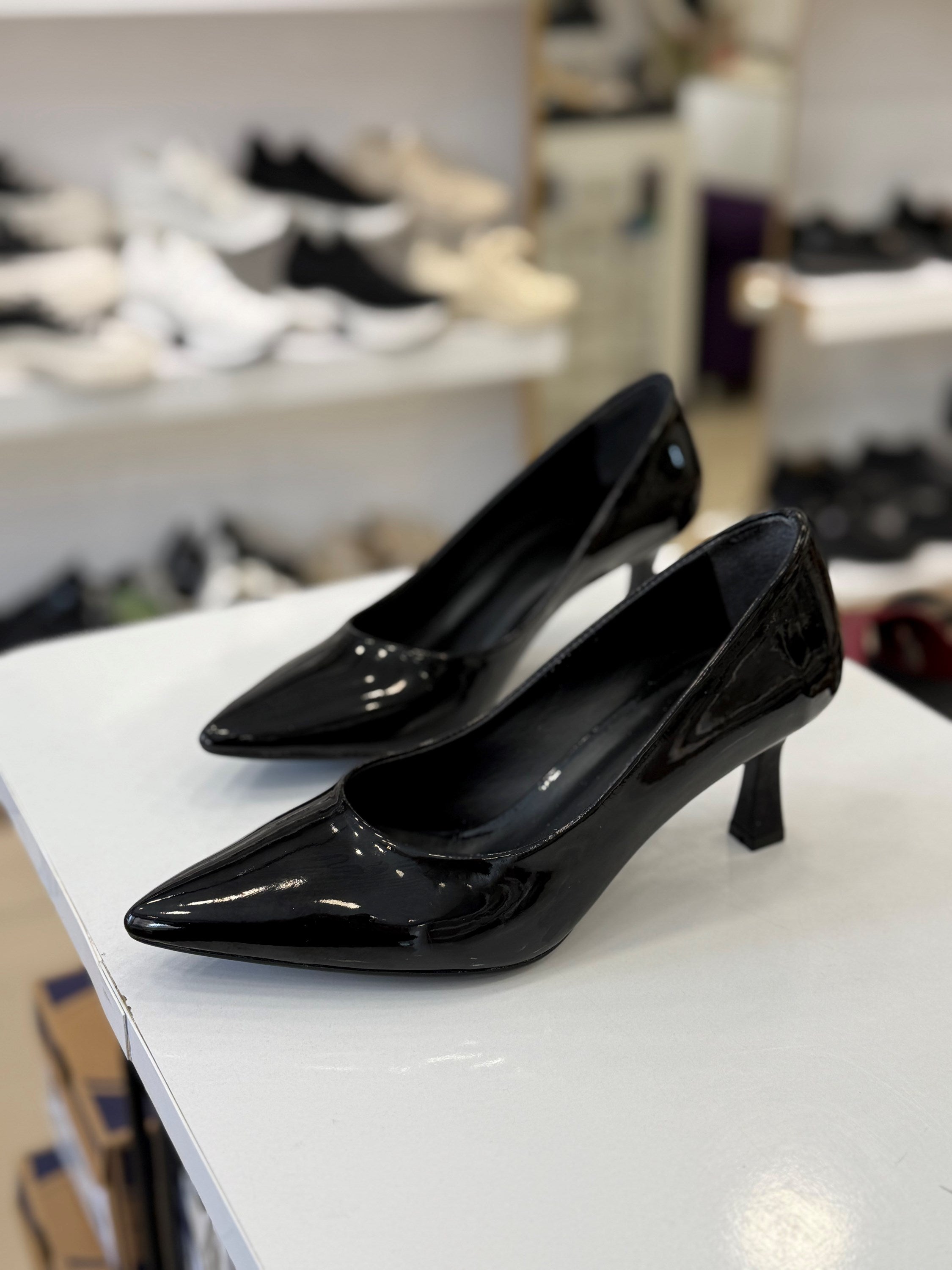 Siyah Rugan Yumuşak Deri 8 cm Topuklu Stiletto