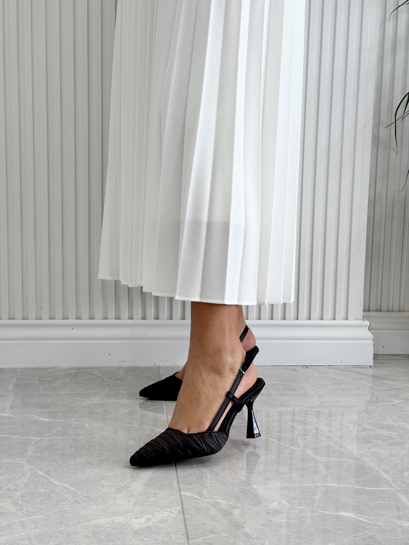  Siyah Saten | Pliseli | Arkası Açık | Kadın Stiletto