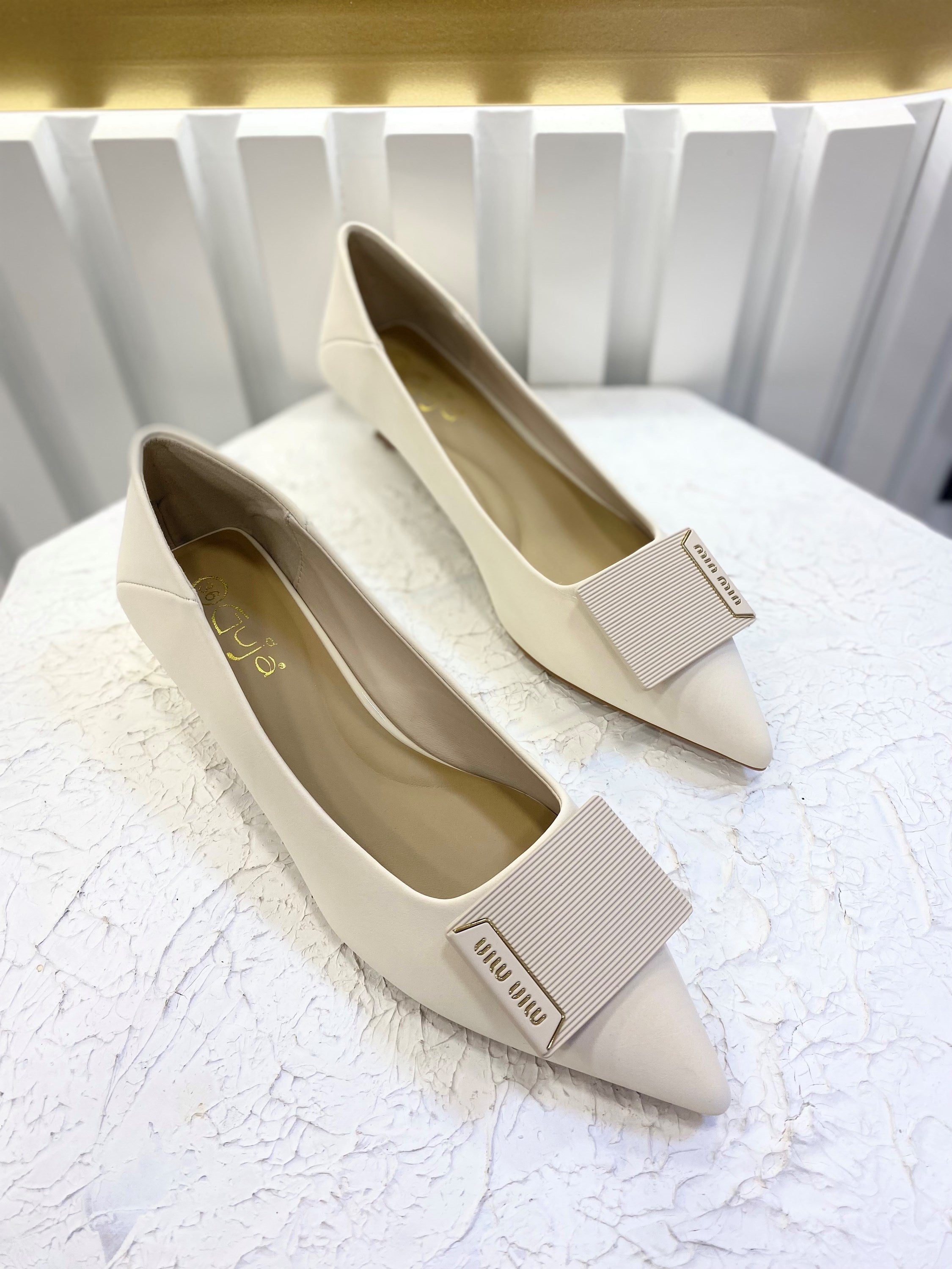 Guja Açık Bej Kısa Topuklu İthal Deri Kadın Ayakkabı