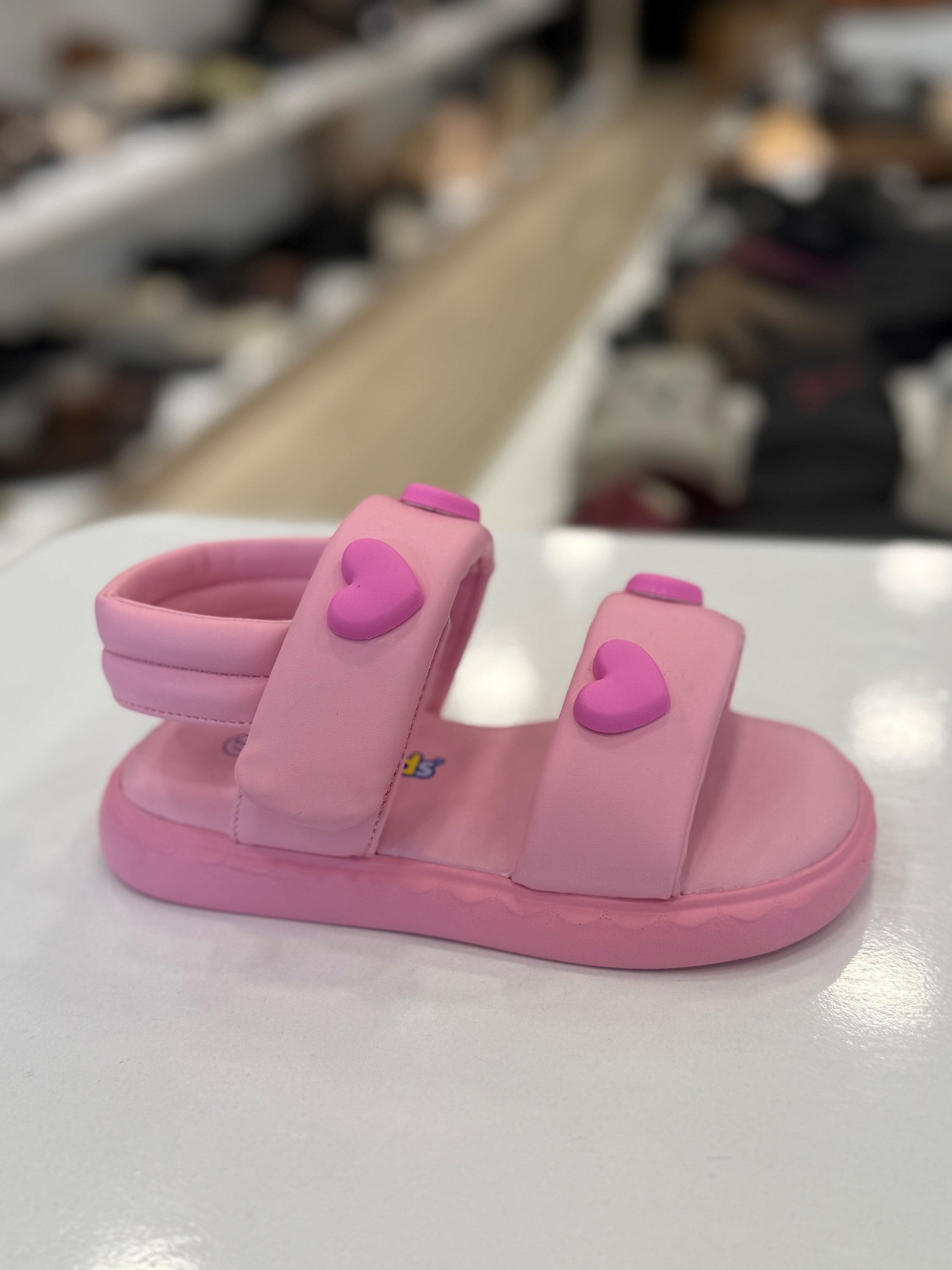 Marco Kids Renkli Kalp Detaylı Yumuşak Tabanlı Yazlık Çocuk Pembe Sandalet