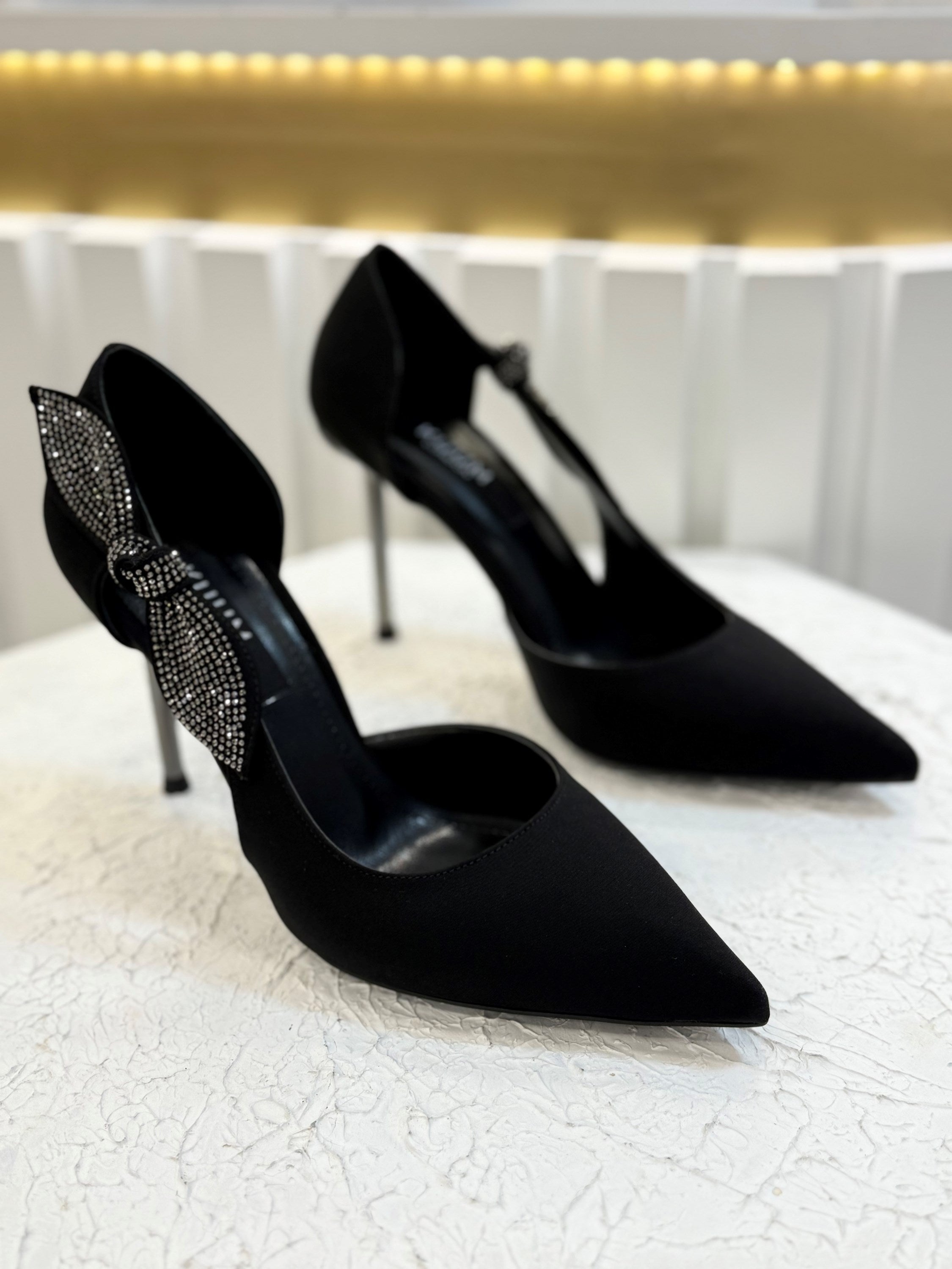 Kuum İnce Topuk Taşlı Kurdela Detaylı Topuklu Ayakkabı