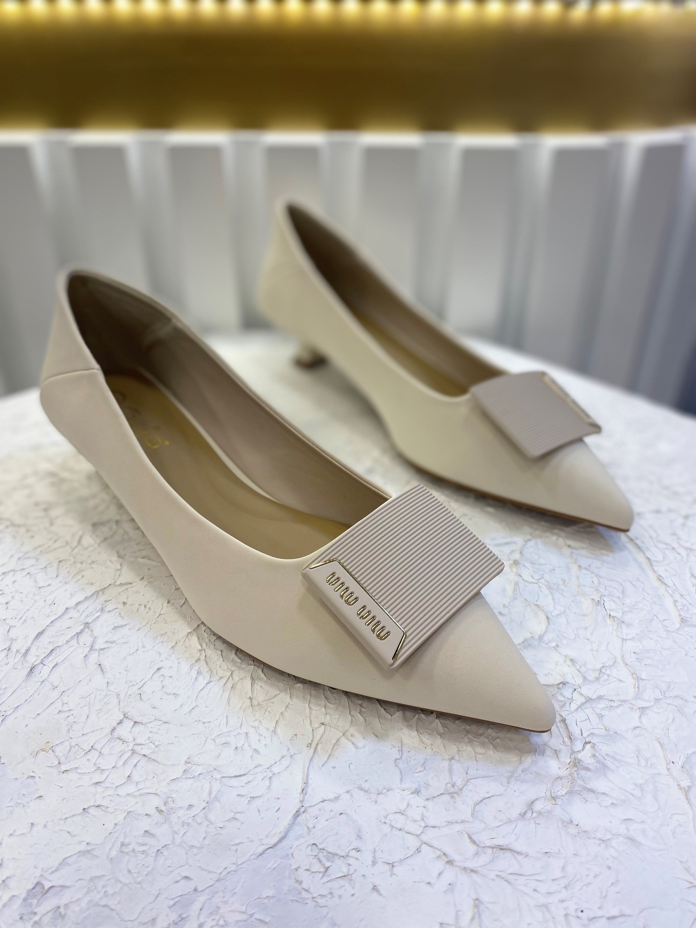 Guja Açık Bej Kısa Topuklu İthal Deri Kadın Ayakkabı