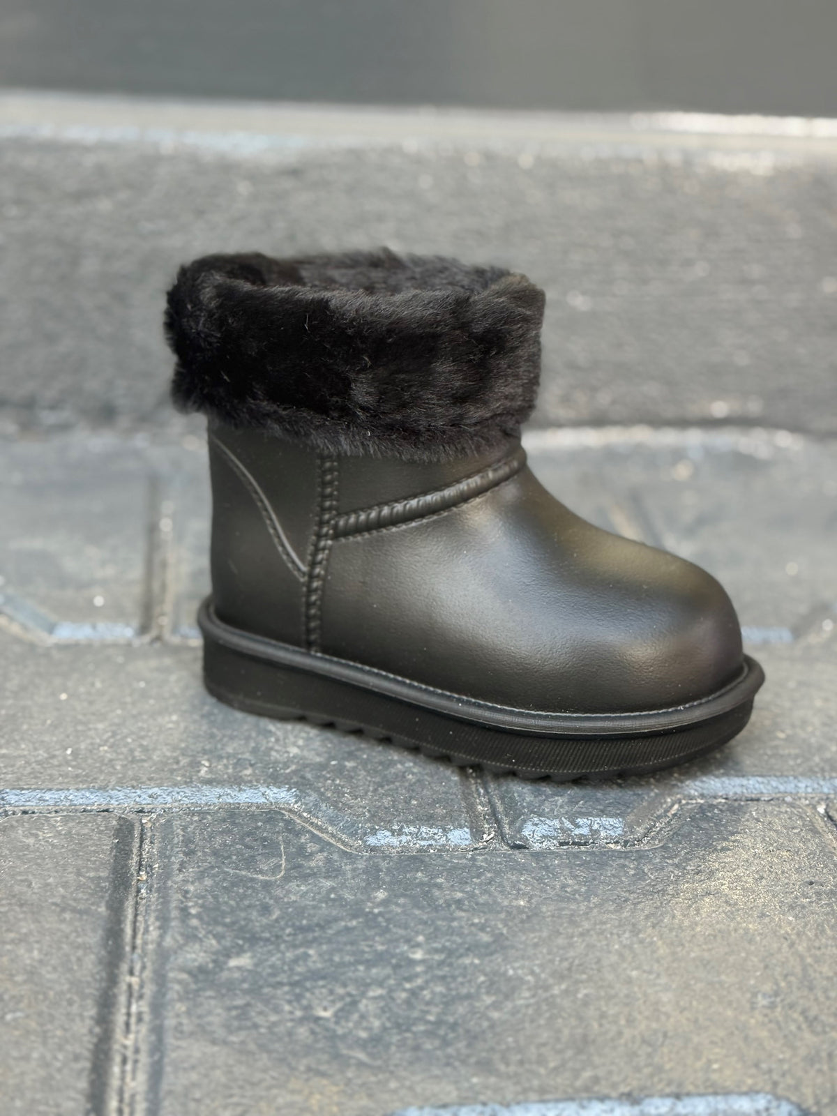 Siyah Çocuk Yağmur Botu