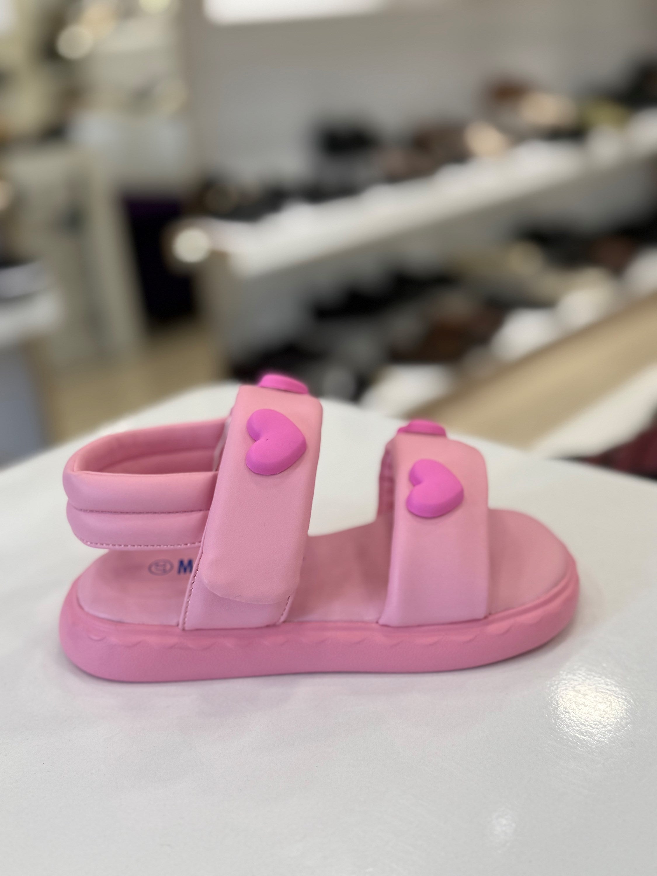 Marco Kids Renkli Kalp Detaylı Yumuşak Tabanlı Yazlık Çocuk Pembe Sandalet