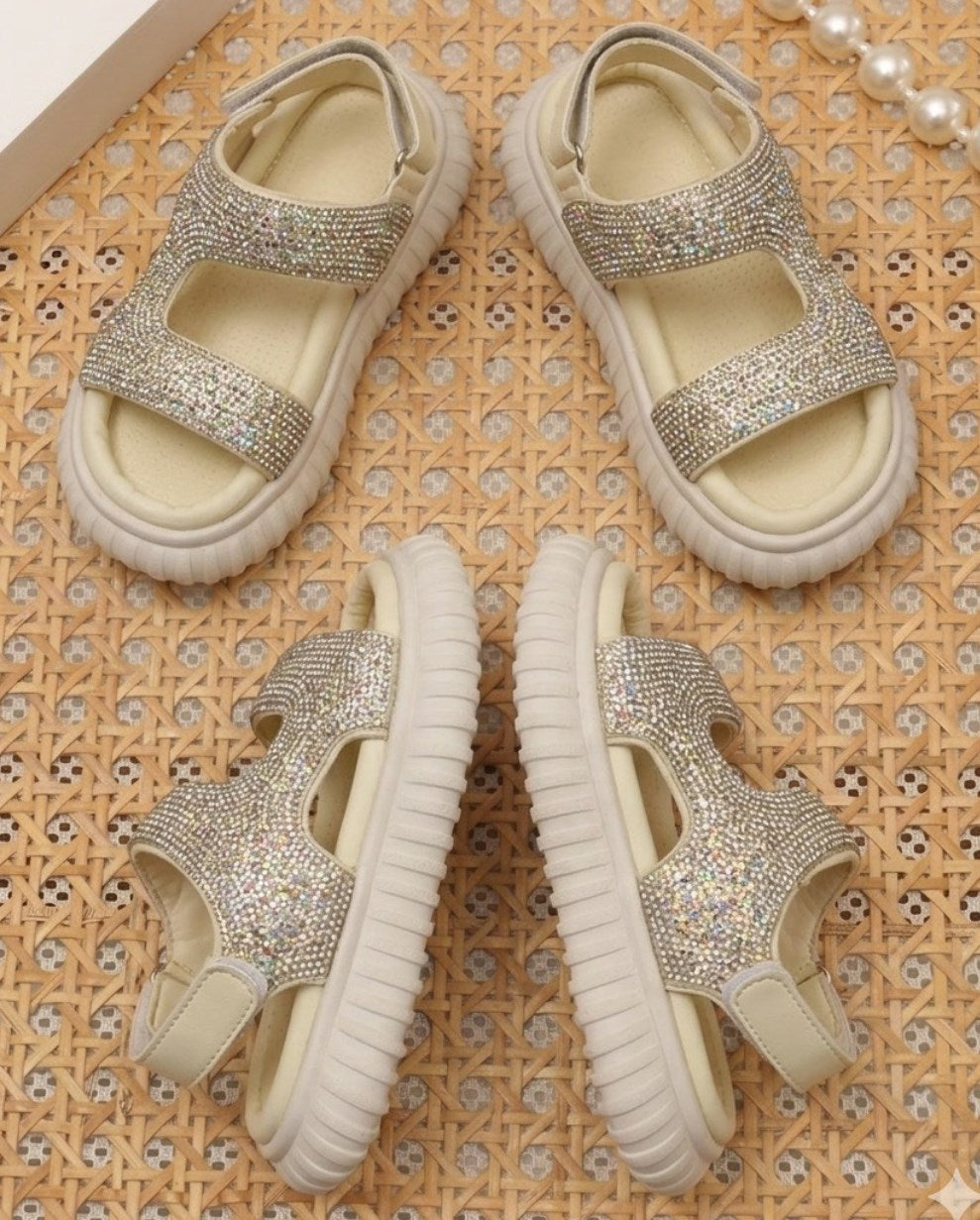 Marko Kids Bej Yumuşak Taban İthal Taşlı Çocuk Sandalet