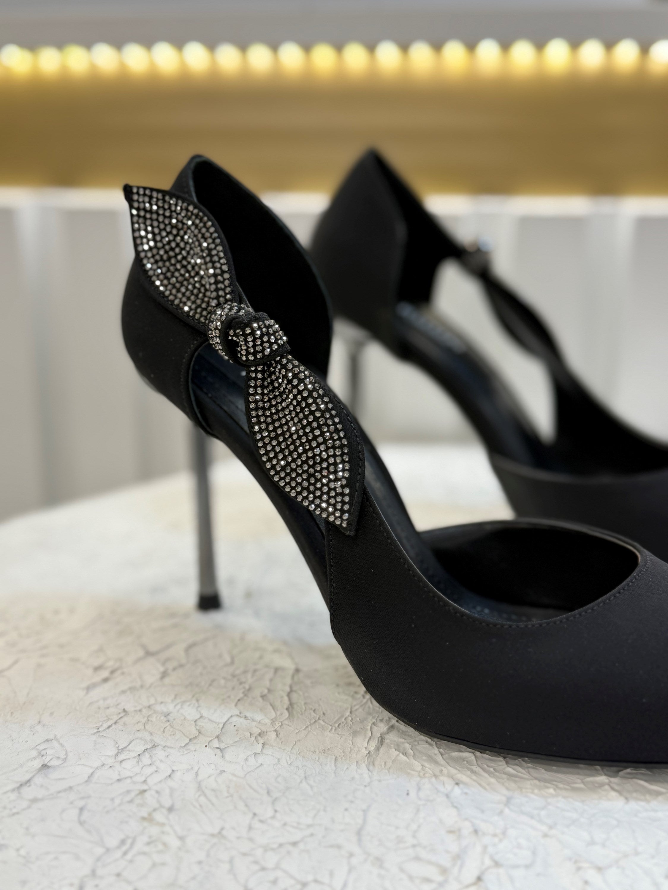 Kuum İnce Topuk Taşlı Kurdela Detaylı Topuklu Ayakkabı