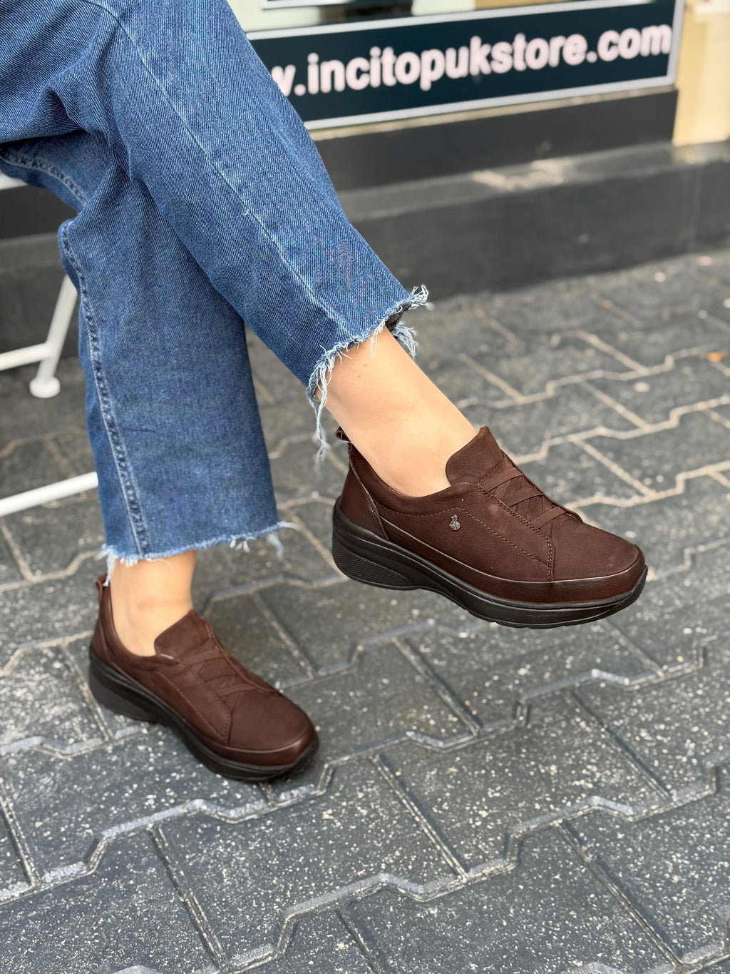 Acı Kahve Lastik Bağcıklı Beş Nokta Ortopedik Kadın Ayakkabı