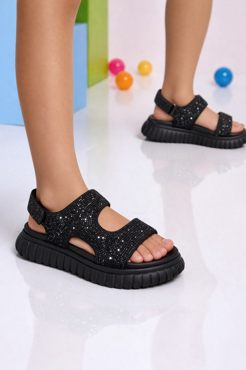 Marko Kids Taşlı Siyah Yumuşak Taban Kız Çocuk Sandalet
