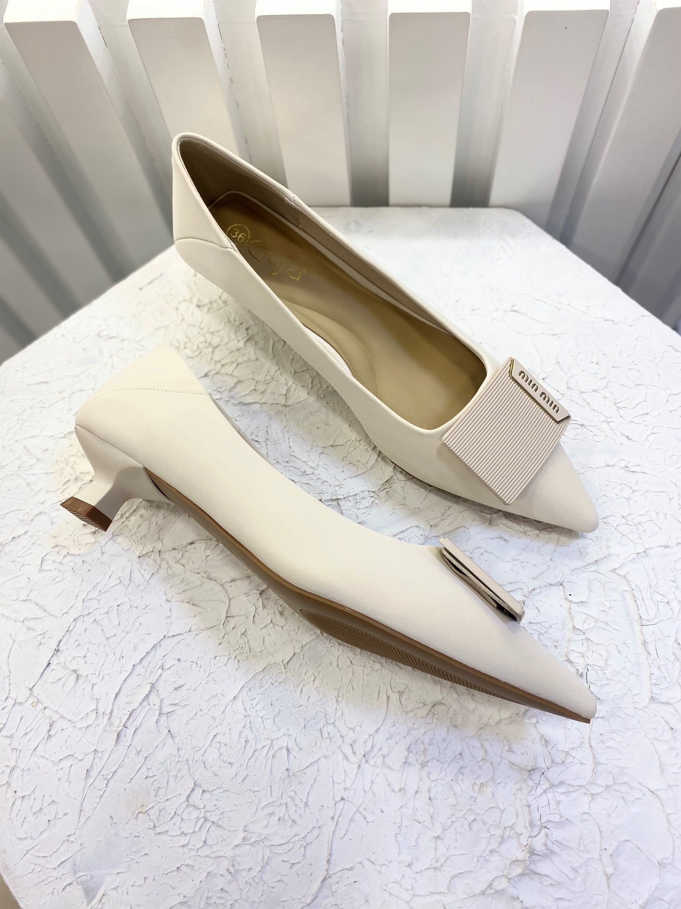 Guja Açık Bej Kısa Topuklu İthal Deri Kadın Ayakkabı