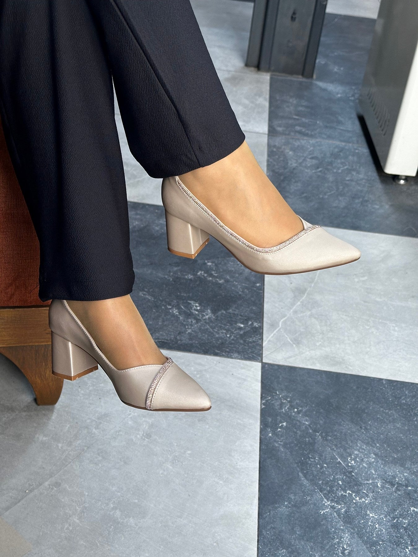 Bej Saten | Kare Topuk | Taşlı | Kadın | Topuklu Ayakkabı
