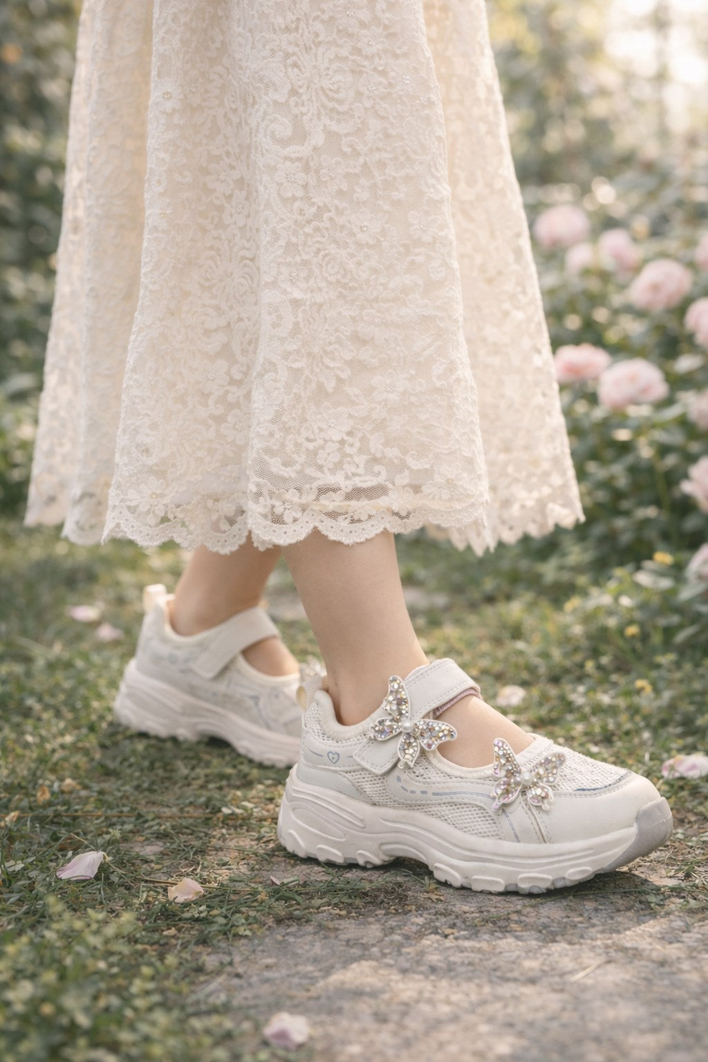 Marko Kids Beyaz Kız Çocuk Spor Şık Cırtlı Kelebekli Spor Ayakkabı