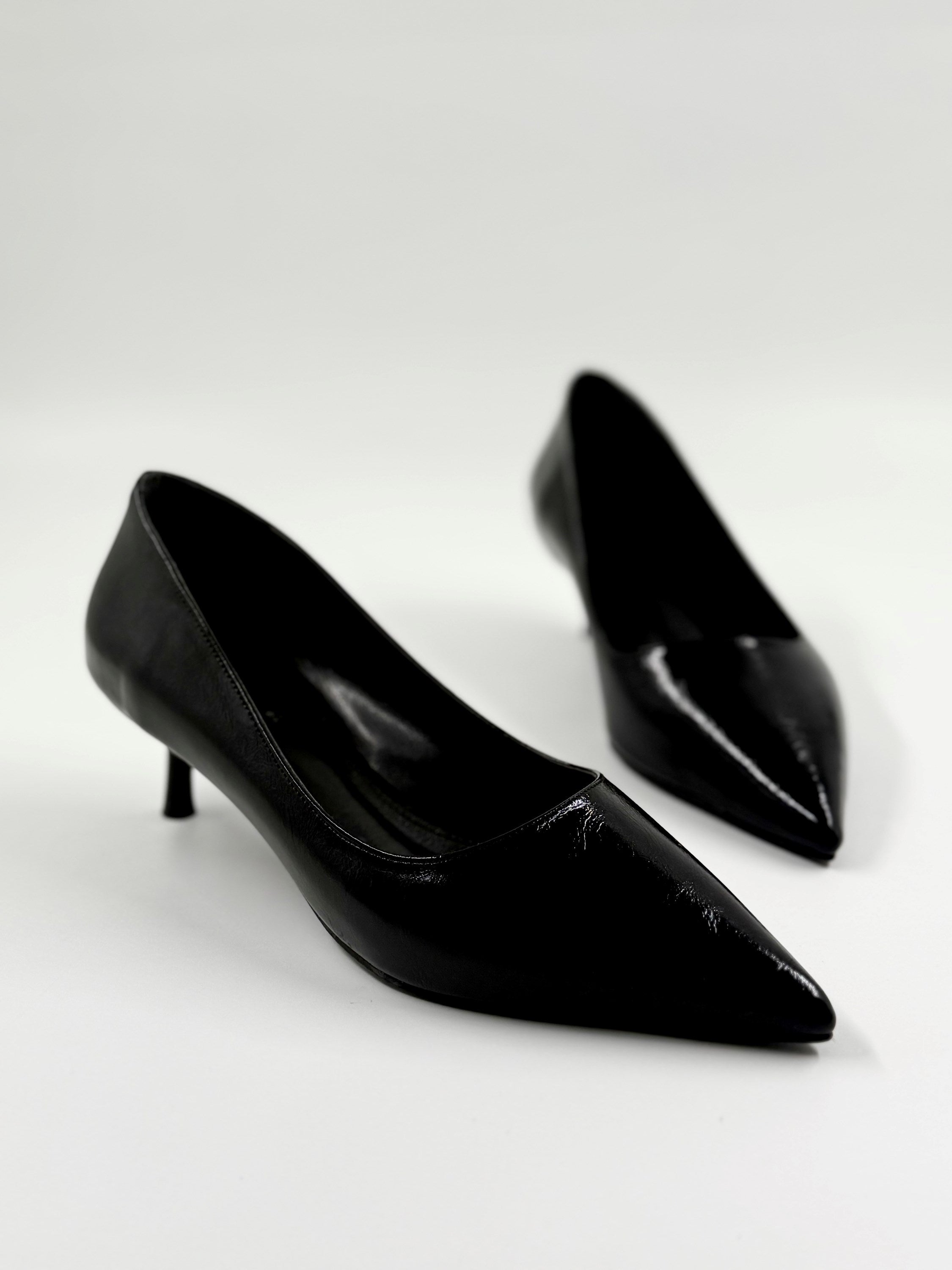 Siyah Kısa Topuk Yumuşak Deri Kadın Stiletto